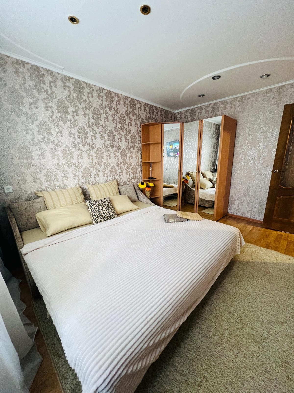 Apartments by Xasanov 2-ком.квартира на Бажова 15